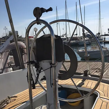 Hotel en barco Freedom Tarento